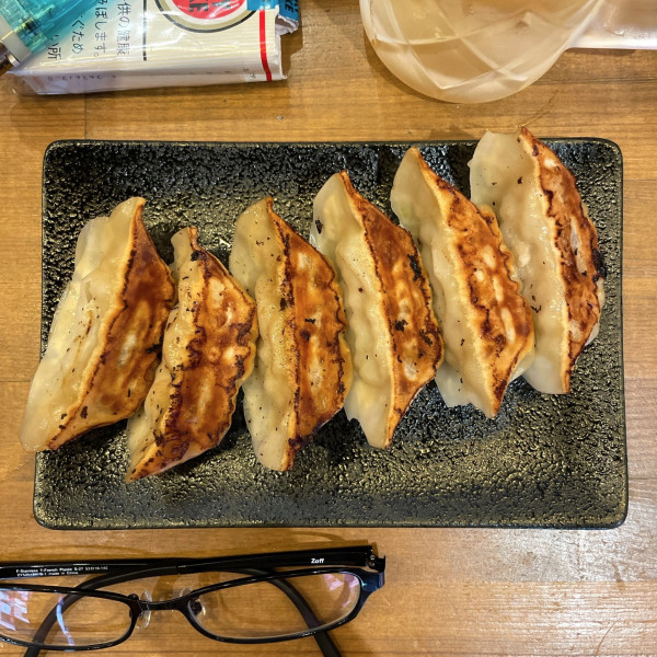 「とっつぁんの呑める餃子 6個（418円）」@餃子酒場 肉汁とっつぁん 川崎店の写真