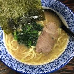ラーメン (690円)