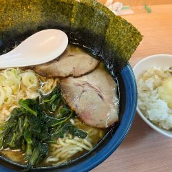 らーめん+チャーシュー　半めし ¥1,080