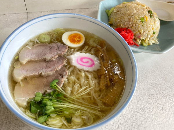 「中華そば 600円 ＋ 半チャーハン 180円」@くいしん坊の写真