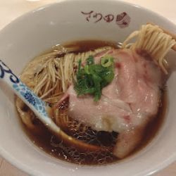 中華そば(鴨と大山どりの清湯スープ)(900)