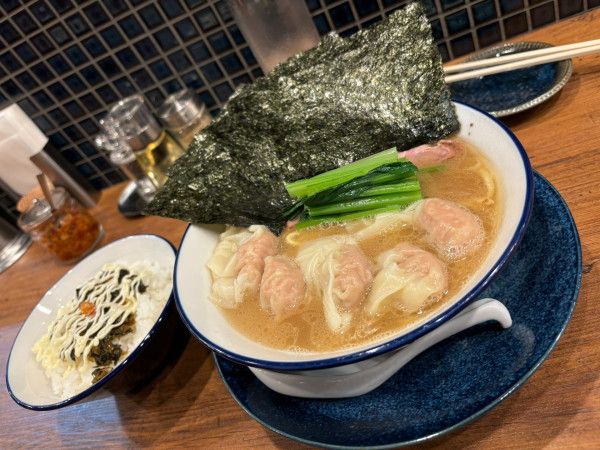 「ワンタン麺ヤワメ＋海苔増し＋ライス高菜マヨ付き」@豚骨 蒼翔の写真