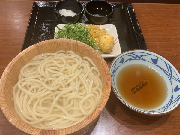 「釜揚げうどん大200円大根おろしCP半熟玉子天30円」@丸亀製麺 千葉ニュータウン中央の写真