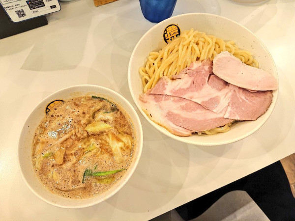 「濃菜つけ麺（麺大盛り）」@濃菜麺 井の庄 荻窪店の写真