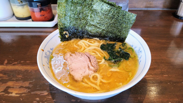 「ラーメン(味濃いめ･麺硬め)+海苔」@横浜家系ラーメン 中島家の写真