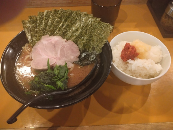 「ラーメン(並)¥900+のり¥100+ライス無料」@横浜家系ラーメン 麺家福増の写真