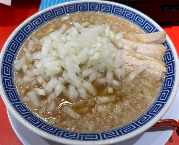 「背脂中華そば＋玉ねぎ」@新潟発祥ラーメンなおじ 上北沢店の写真