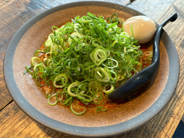 「広島汁なし担担麺＋ねぎ増し＋味玉」@tomoruの写真