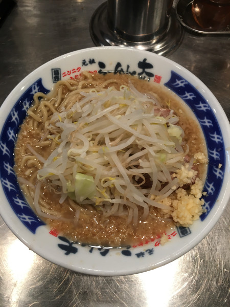 「らーめん(680円)ニンニク」@らーめん大 竹ノ塚店の写真