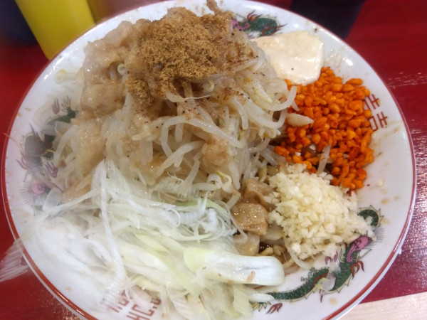 「まぜそば( ミニ豚なし、全マシ）¥870」@ラーメン鷹の目 東陽町店の写真