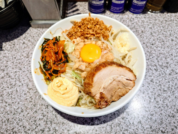 「汁なしそば ミニ+ニラキムチ」@ラーメン宮郎の写真