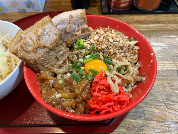 「中+汁なし」@ラーメンめじの写真