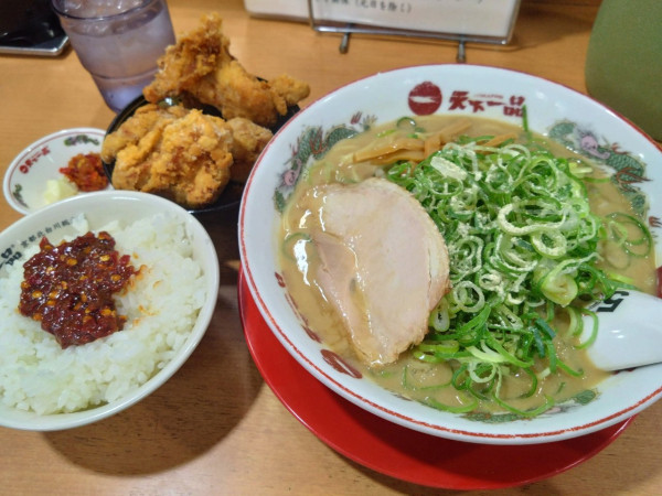 「こってり唐揚げ定食　ラーメンネギトッピング」@天下一品 宇都宮店の写真