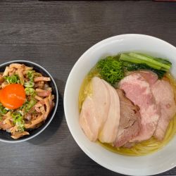 チャーシュー芳醇鶏そば＋ユッケ風豚めし