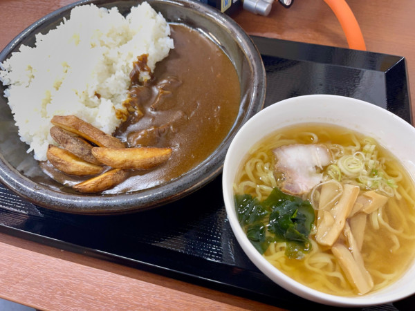 「牛タンカレーハーフラーメンセット」@焼肉定食ぎゅうまおうの写真
