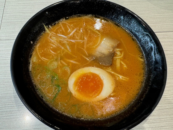 「旨辛とんこつラーメン」@はま寿司 箕輪店の写真