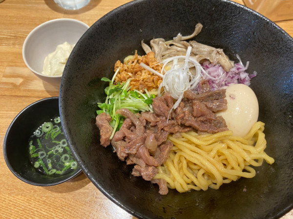 「味玉牛まぜそば+わさびタルタル 1150+200」@TOMORROW NEVER NOODLESの写真