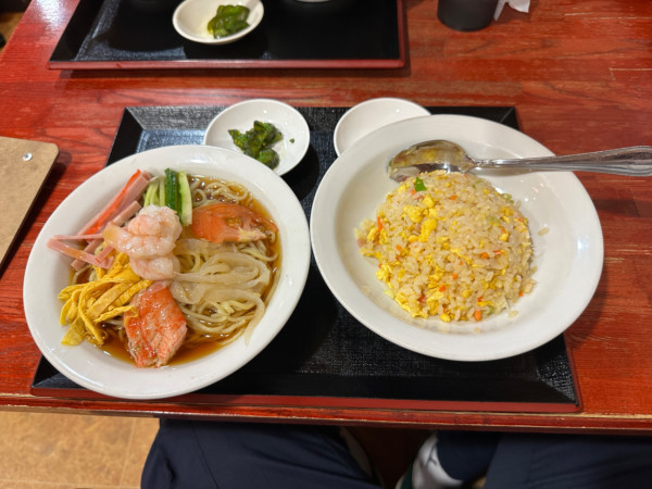 「冷し中華と半チャーハンのセット980円」@中国本場的料理 華龍飯店 高崎モントレー店の写真