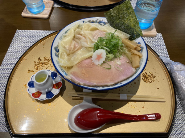 「わんたん中華そば・中太麺」@中華そば 凜星の写真