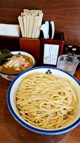 「つけめん 特盛 くだき肉」@つけめん 玉 本店の写真