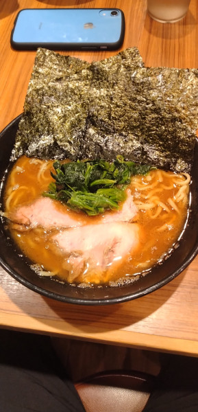 「ﾗｰﾒﾝ(煮干油)＋ﾗｲｽ」@横浜家系らーめん 輝道家の写真