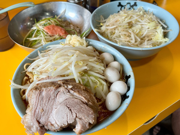 「小ラーメン 辛い奴  アブラ飯 うずら」@ラーメン二郎 八王子野猿街道店2の写真