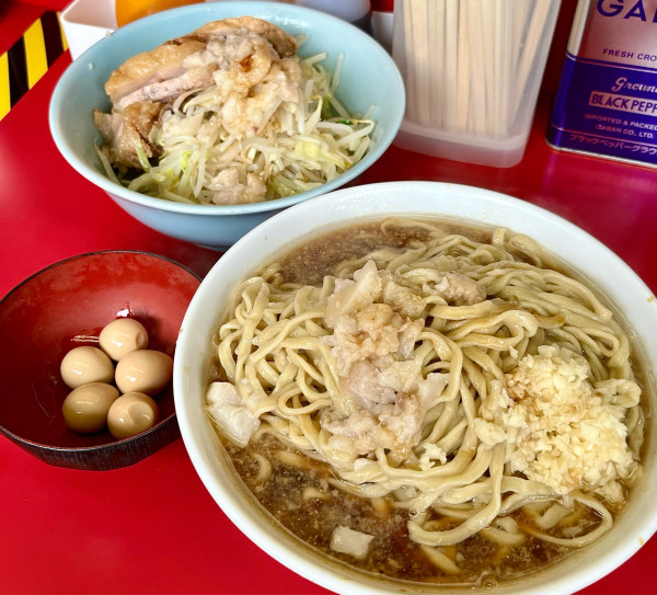 「大ラーメン ぶた5枚 麺増し ニンニク ヤサイ アブラ 味付けう」@ラーメン二郎 中山駅前店の写真