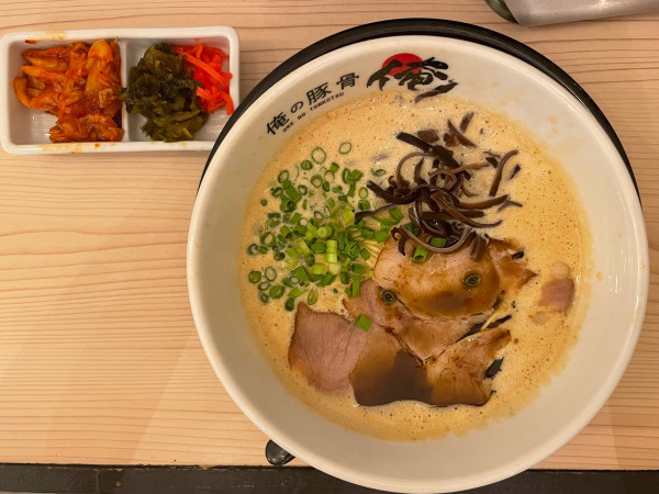 「黒泡豚骨、おに唐セット」@俺の豚骨 渋谷店の写真