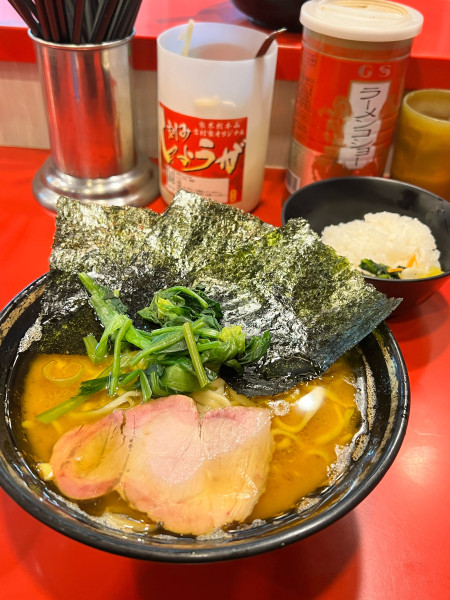 「ラーメン＋ライス」@家系総本山 ラーメン吉村家の写真