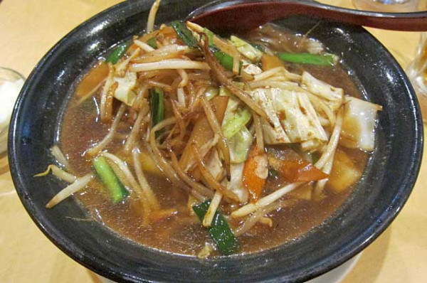 「野菜たっぷりラーメン　750円」@花彫酒家の写真