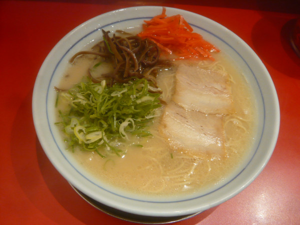 「本場博多ラーメン」@本場博多ラーメン せまかっちゃん 神田店の写真