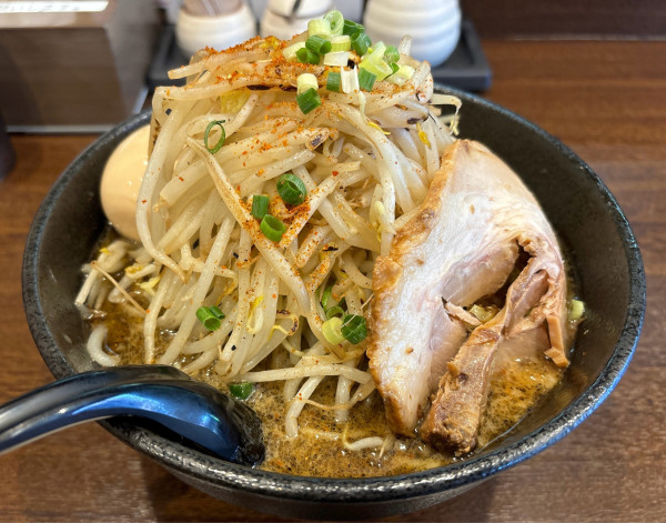 「味玉焦がし辛味噌＋味付きニンニク＋炒めもやし増し」@焦乃香.の写真