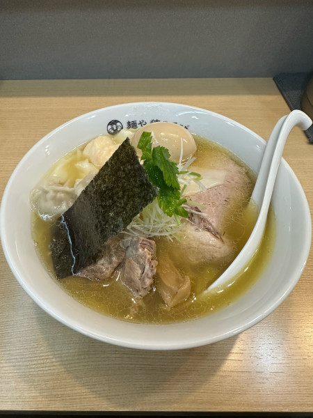 「ミックスワンタン中華そば(白)切りはしチャーシュー味付け卵」@麺や 穂ころびの写真