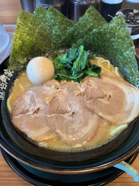 「MAXラーメン」@横浜家系ラーメン 壱角家 見沼深作店の写真