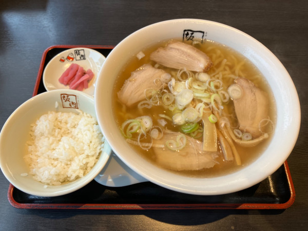 「喜多方ラーメン醤油(半ライスランチサービス)」@喜多方ラーメン坂内 木更津店の写真