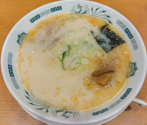 「とんこつラーメン　490円」@日高屋 新小岩北口店の写真