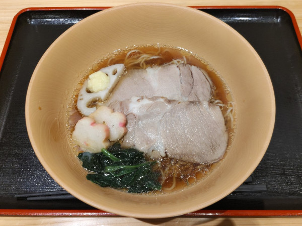 「【やま鳶】祝桜の醤油らぁ麺」@日本橋ふくしま館 MIDETTE ミデッテの写真