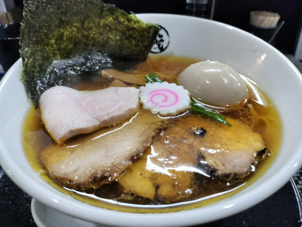 「特製醤油らーめん+味玉」@麺屋 義の写真