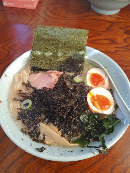 「岩のりらーめん 麺硬め 味玉 ￥800円」@ラーメンショップ 牛久結束店の写真
