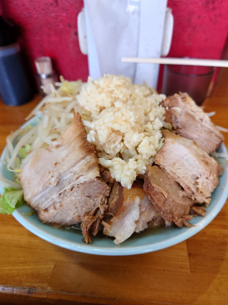 「チャーシュー麺  野菜マシ  ニンニク」@ラーメン髭の写真