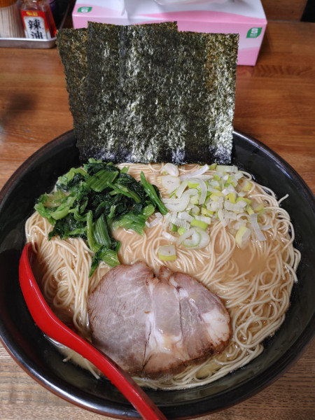 「らーめん 麺硬め 味濃いめ 脂多め 細麺 ￥680円」@ラーメン 松壱家 焼津店の写真