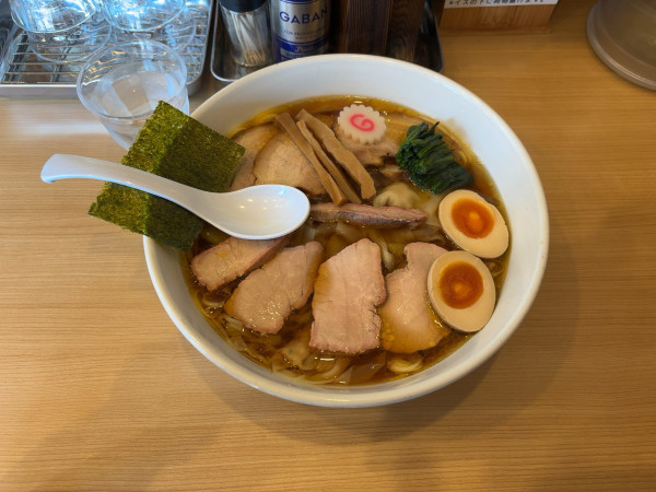 「焼豚ワンタン麺」@白河手打中華そば 法隆の写真