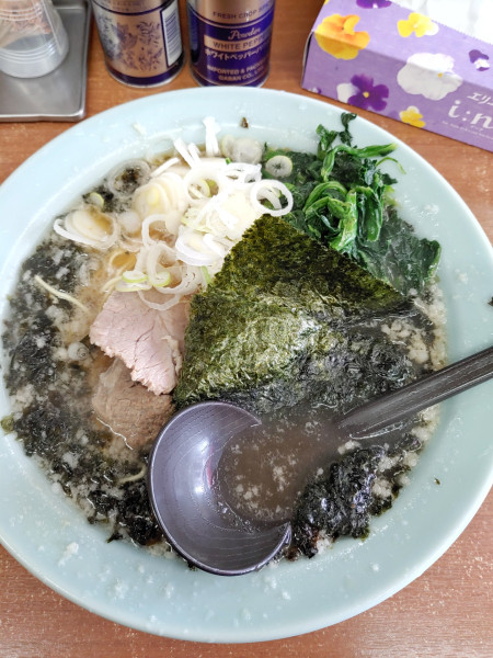「岩のりらーめん 麺硬め 味濃いめ 脂多め￥800」@ラーメンショップ 大木店の写真