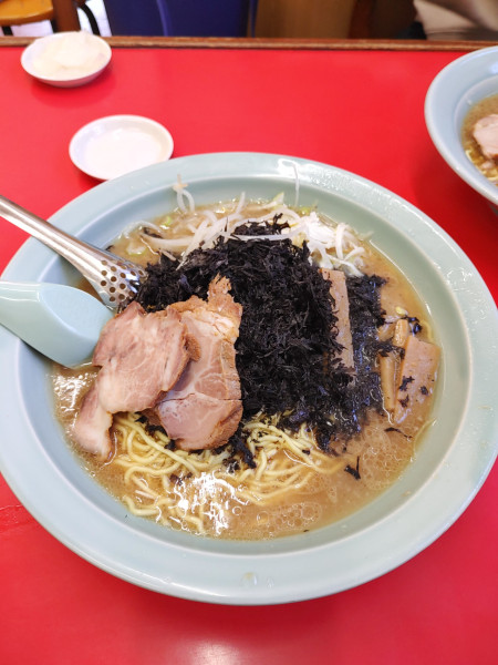 「岩のりらーめん 麺硬め 中盛り ￥850円」@ラーメンショップ 大日店の写真