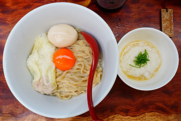 「塩昆布水のTKM＋肉ワンタン【2個】＋煮玉子＋瓶ビール」@三馬路 東京店の写真