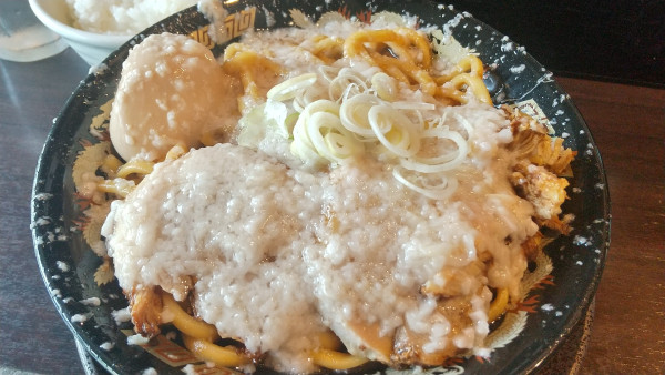 「爆盛油脂麺300ｇ　アブラ多目　ライス」@らーめん 平太周 早稲田店の写真