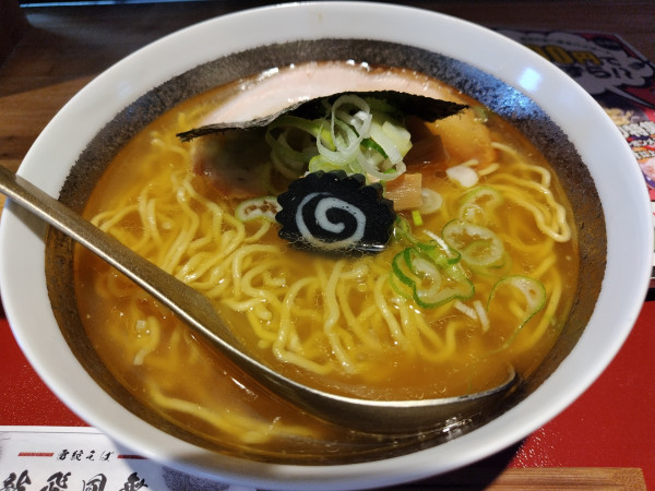 「双喜紋　※白醤油ダレ　：麺かため」@雷紋そば 龍飛鳳舞の写真