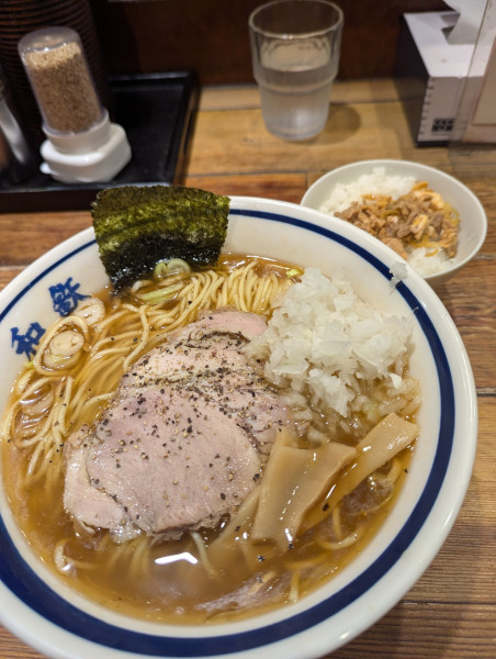 「中華そば+大盛(無料)+ミニチャーシュー丼(無料)」@和風ラーメン 和鉄の写真