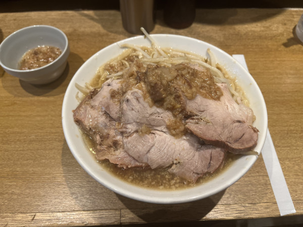 「ラーメン スモール(200g)アブラ+豚増し」@Life is Better…from Yume Wo Katareの写真