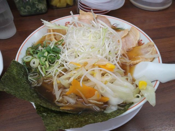 「冷やし醬油ラーメン・野菜トッピング（期間限定）」@ラーメン魁力屋 吉祥院店の写真